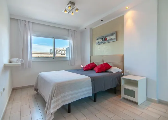 Tajinastes 1a034 * Playa de las Americas (Tenerife)